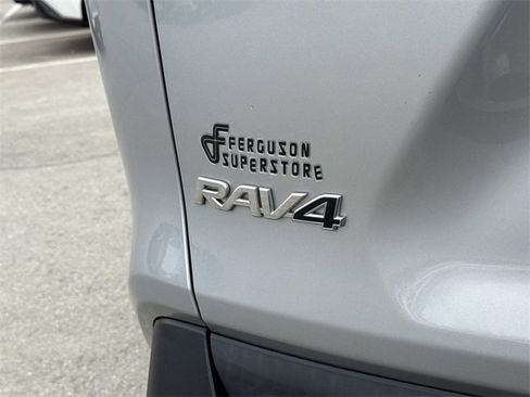 Used 2021 Toyota RAV4 XLE Premium image 6