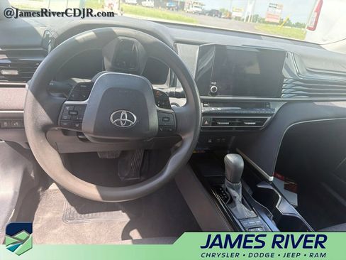 Used 2025 Toyota Camry LE FWD image 9