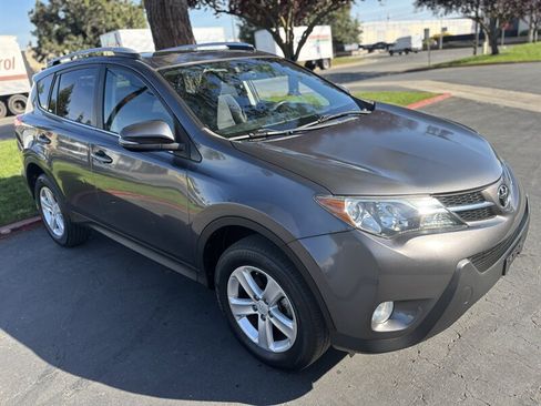 Used 2013 Toyota RAV4 XLE FWD image 3