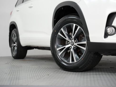 Used 2018 Toyota Highlander Plus image 18