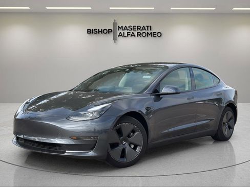 Used 2023 Tesla Model 3 Standard Range image 4