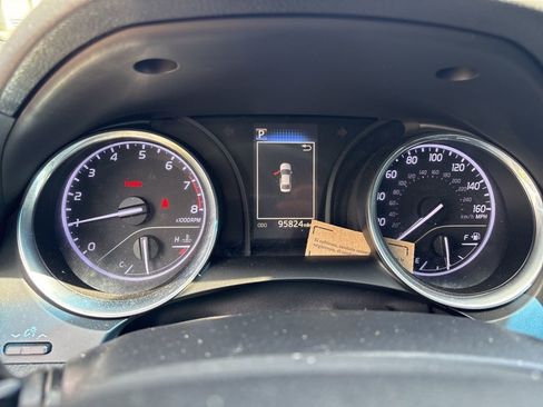 Used 2019 Toyota Camry SE FWD image 6