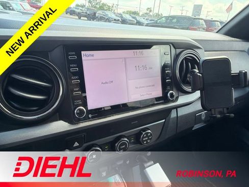 Used 2020 Toyota Tacoma TRD Sport AWD/4WD image 15