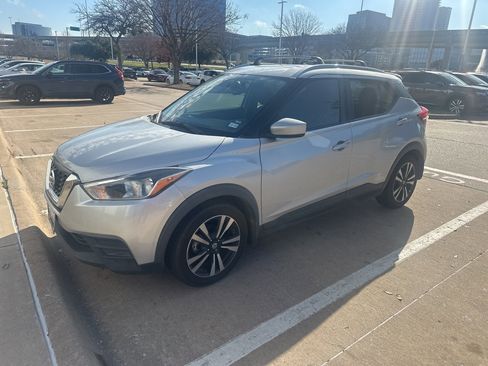 Certified 2019 Nissan Kicks SV w/ Interior Electronics Package image 2