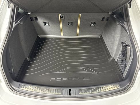 Certified 2025 Porsche Macan image 21