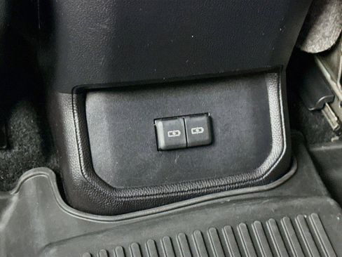 Used 2022 Toyota Highlander XSE FWD image 38