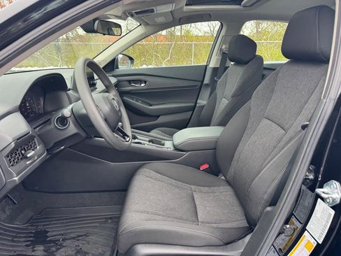 Certified 2025 Honda Accord SE image 19