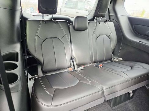 New 2026 Chrysler Pacifica Select FWD image 18