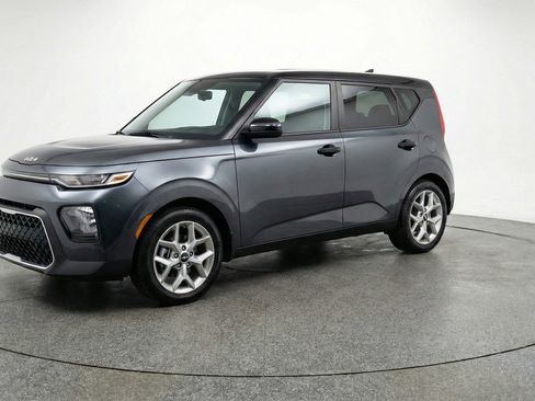 Used 2025 Kia Soul LX w/ LX Technology Package image 3