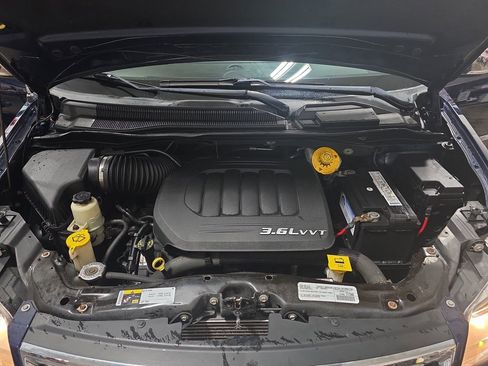 Used 2015 Chrysler Town & Country Touring-L w/ Driver Convenience Group image 31