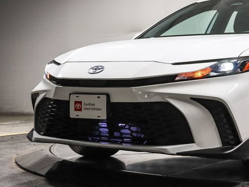 Used 2025 Toyota Camry SE w/ Convenience Package FWD image 8