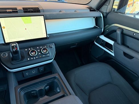 Used 2022 Land Rover Defender 90 image 18