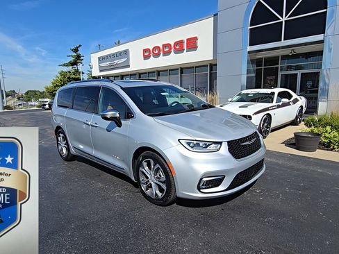 New 2026 Chrysler Pacifica Pinnacle w/ Trailer Tow Group image 1