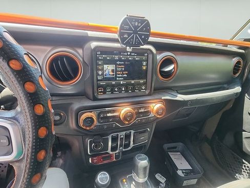 Used 2020 Jeep Gladiator Mojave AWD/4WD image 11