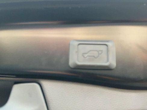 Used 2022 Toyota RAV4 SE w/ Convenience Package AWD/4WD image 7