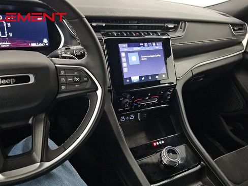 Used 2024 Jeep Grand Cherokee L Laredo image 13