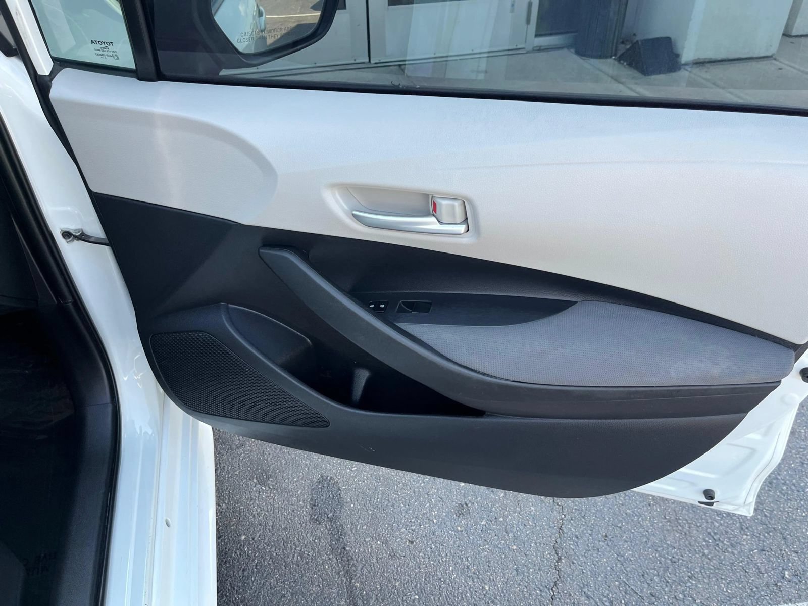 Used 2021 Toyota Corolla LE FWD image 41