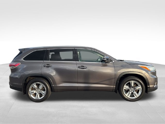 Used 2015 Toyota Highlander Limited w/ Driver Technology Package AWD/4WD image 10