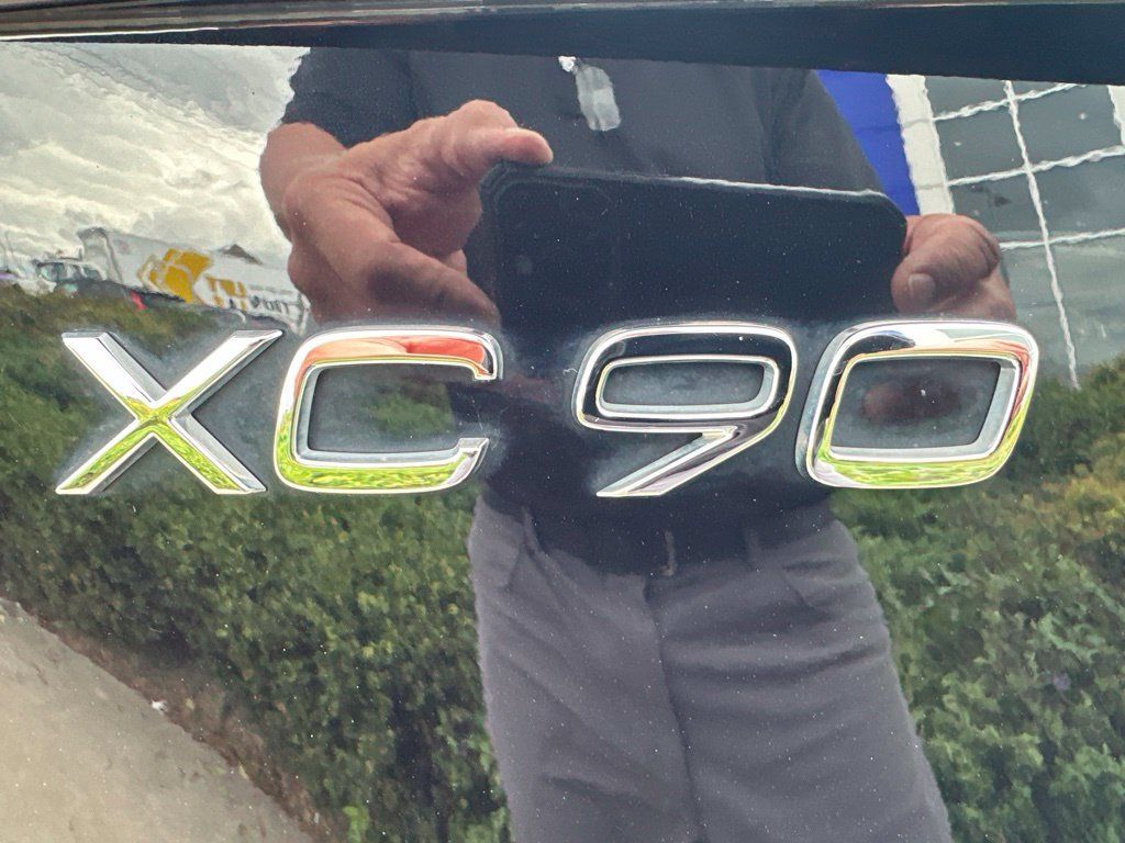 Certified 2023 Volvo XC90 B6 Plus w/ Protection Package Premier AWD/4WD image 17
