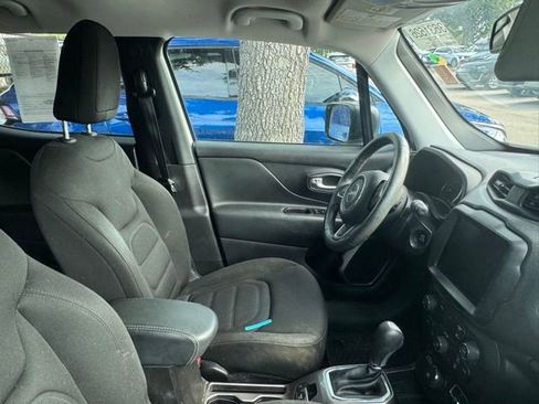 Used 2022 Jeep Renegade Latitude w/ Convenience Group AWD/4WD image 8