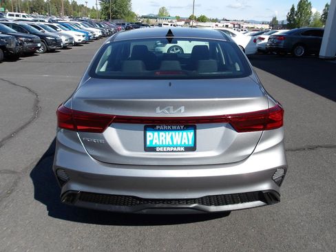 Used 2022 Kia Forte LXS FWD image 4