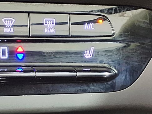 Used 2023 Buick Envision Essence w/ Sport Touring Package FWD image 21