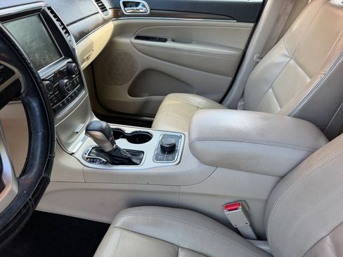 Used 2017 Jeep Grand Cherokee Limited AWD/4WD image 12