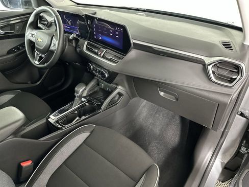 Used 2025 Chevrolet TrailBlazer LT w/ Convenience Package FWD image 30