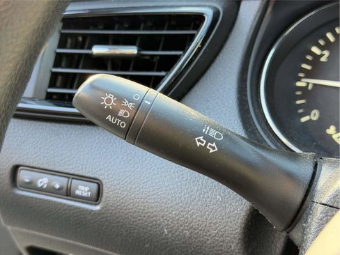 Used 2020 Nissan Rogue Sport SV image 17