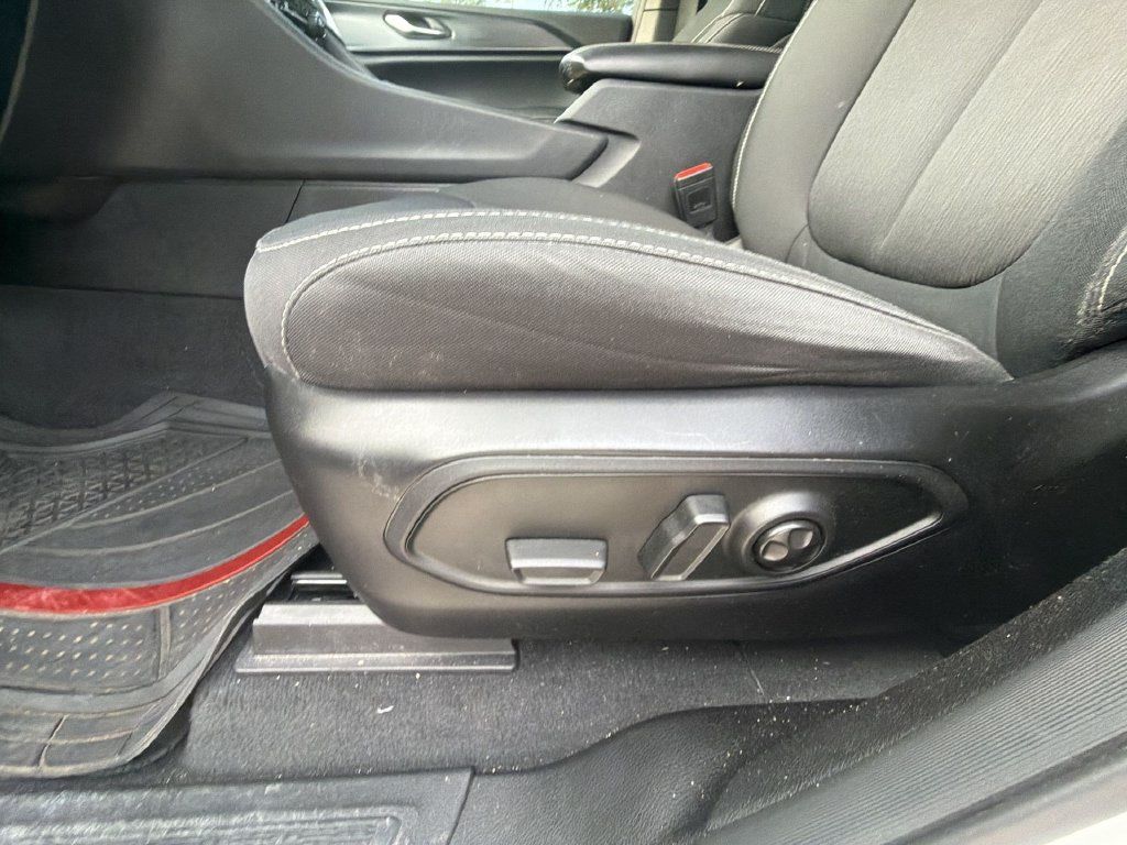 Used 2024 Jeep Grand Cherokee L Laredo w/ Luxury Tech Group I RWD image 9