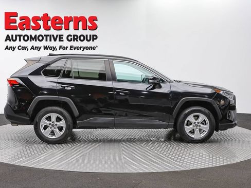 Used 2021 Toyota RAV4 XLE AWD/4WD image 4