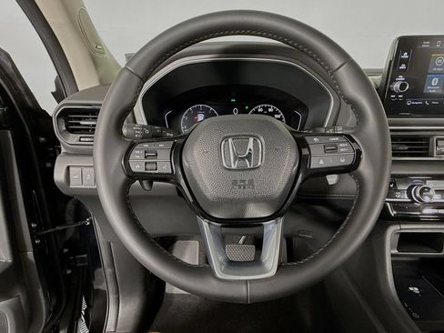 Used 2023 Honda Pilot Touring image 13