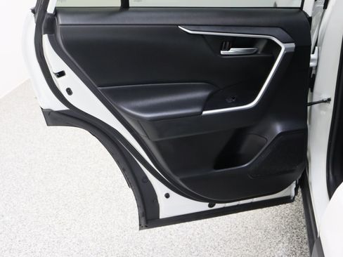 Used 2025 Toyota RAV4 XLE FWD image 26