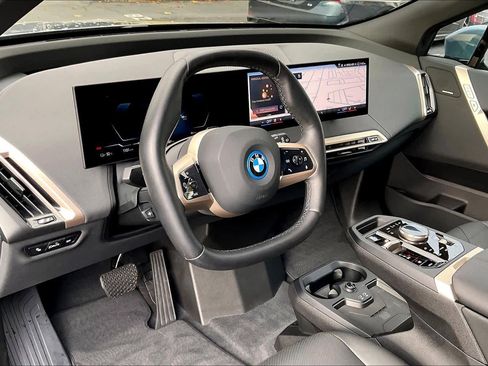 Used 2025 BMW iX xDrive50 image 15