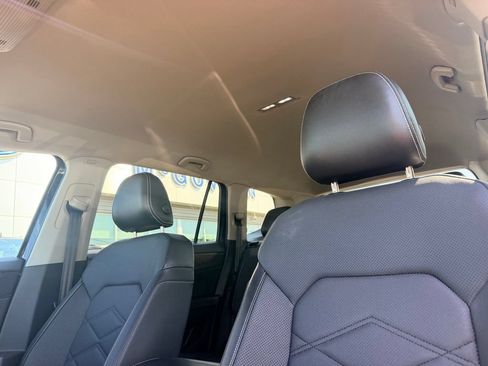 Used 2024 Volkswagen Atlas SE AWD/4WD image 17