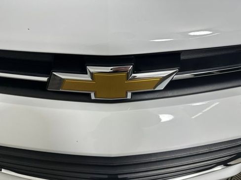 Used 2022 Chevrolet Trax LT w/ LT Convenience Package image 9