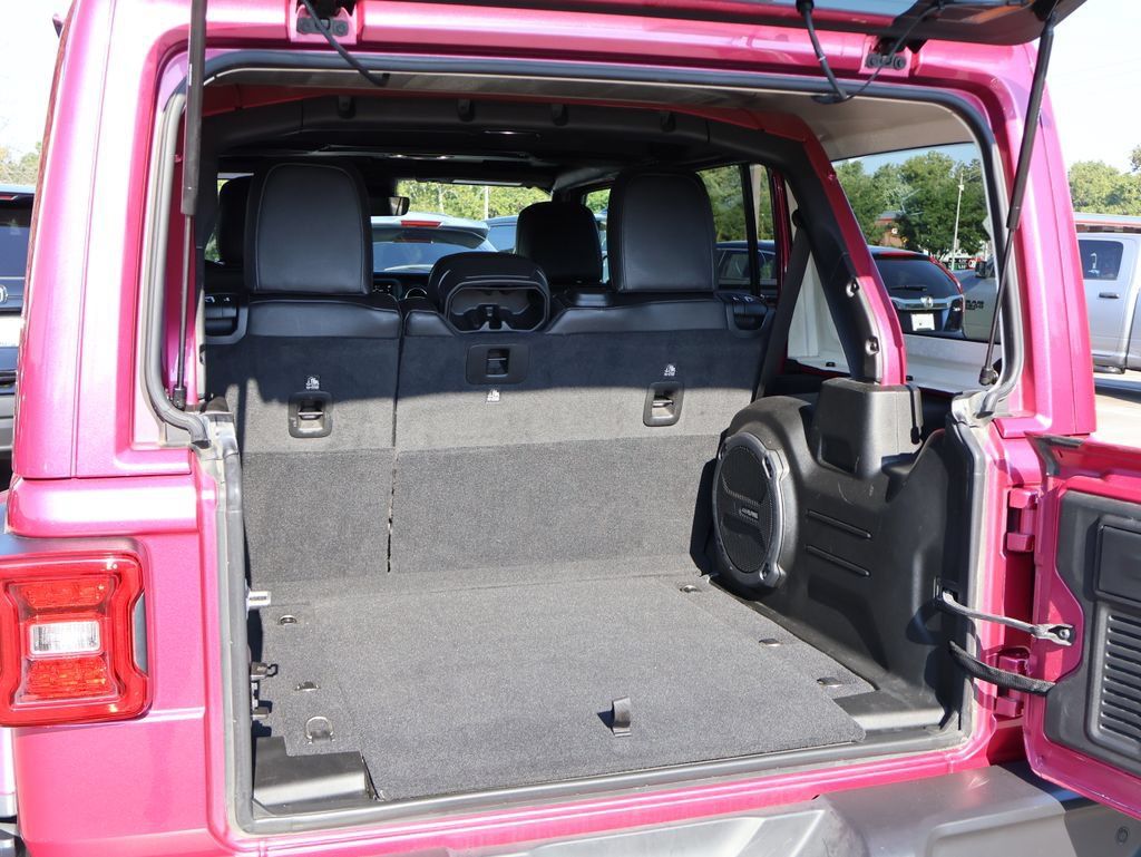 Used 2022 Jeep Wrangler Unlimited Sahara w/ LED Lighting Group AWD/4WD image 16