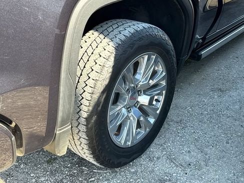 Used 2023 GMC Sierra 1500 Denali w/ Technology Package AWD/4WD image 4