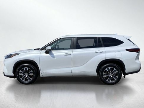 Certified 2026 Toyota Highlander XLE AWD/4WD image 2