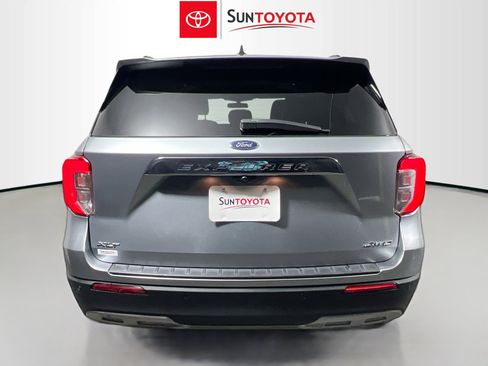 Used 2022 Ford Explorer XLT w/ Equipment Group 202A image 5