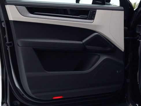 New 2026 Porsche Cayenne image 13