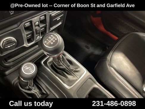 Used 2018 Jeep Wrangler Unlimited Sahara AWD/4WD image 26