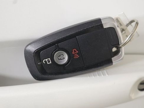 Used 2022 Ford Escape SE w/ SE Sport Appearance Package FWD image 32
