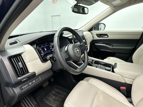 Used 2022 Nissan Pathfinder SL AWD/4WD image 4