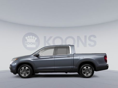 Used 2017 Honda Ridgeline RT image 2