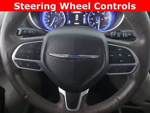 Used 2019 Chrysler Pacifica Touring-L FWD image 21