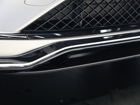 New 2025 Bentley Bentayga image 38