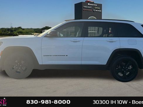Used 2023 Jeep Grand Cherokee Altitude RWD image 6