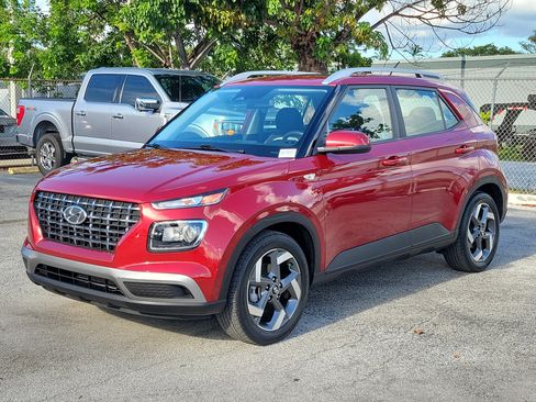 Used 2025 Hyundai Venue SEL FWD image 7