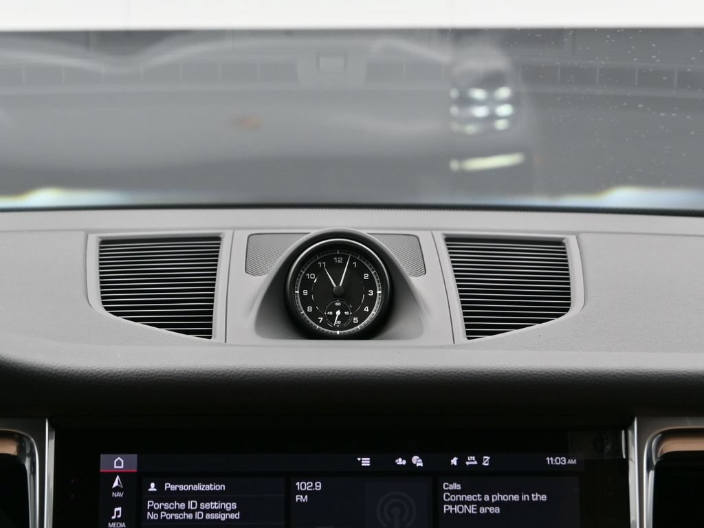 Certified 2026 Porsche Macan AWD/4WD image 24